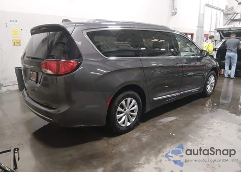 2019 Chrysler Pacifica Touring L из США, поврежденный, VIN 2C4RC1BG7KR609044